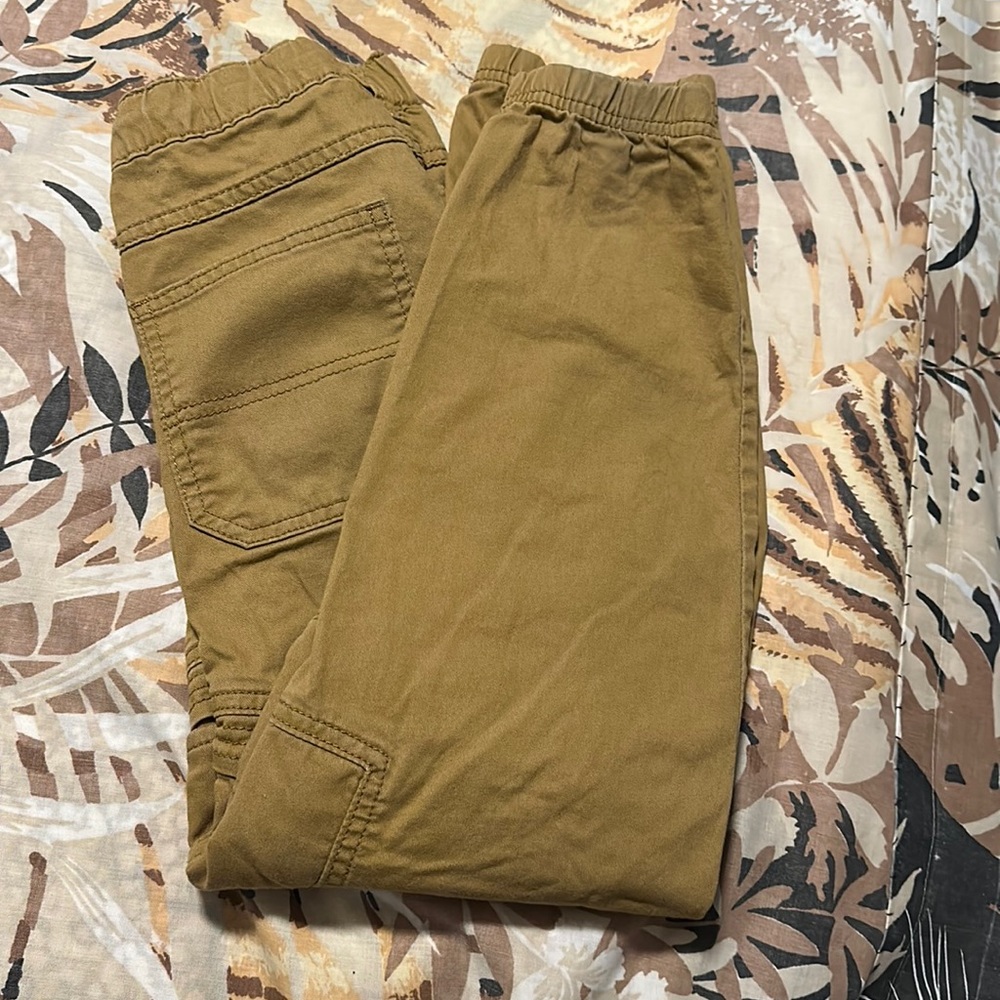 Boy cargo pants. Size10.